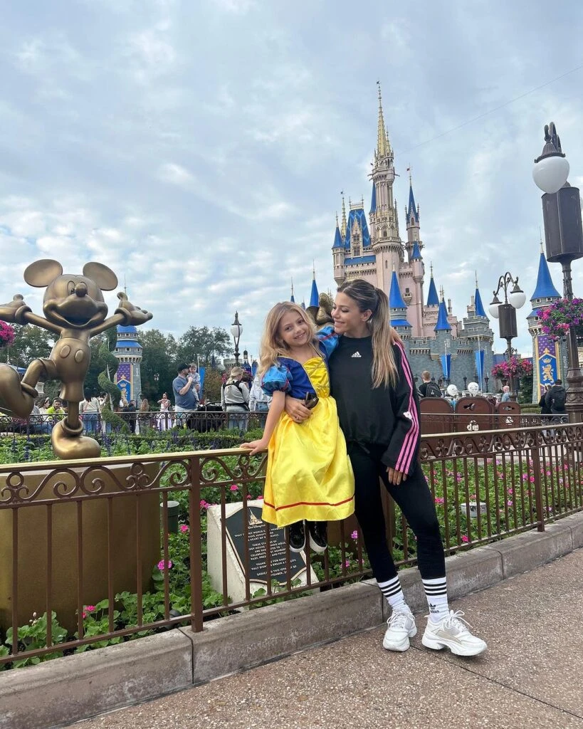 Las fotos de las vacaciones de Evangelina Anderson junto a su familia en Disney