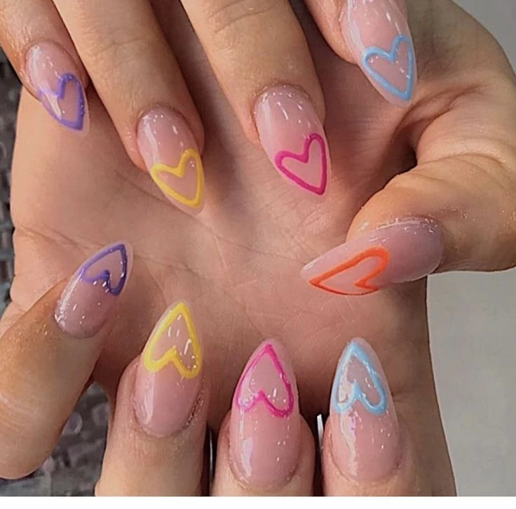 Así se llevan las ‘lover nails’, la manicura perfecta para celebrar este Día de los Enamorados