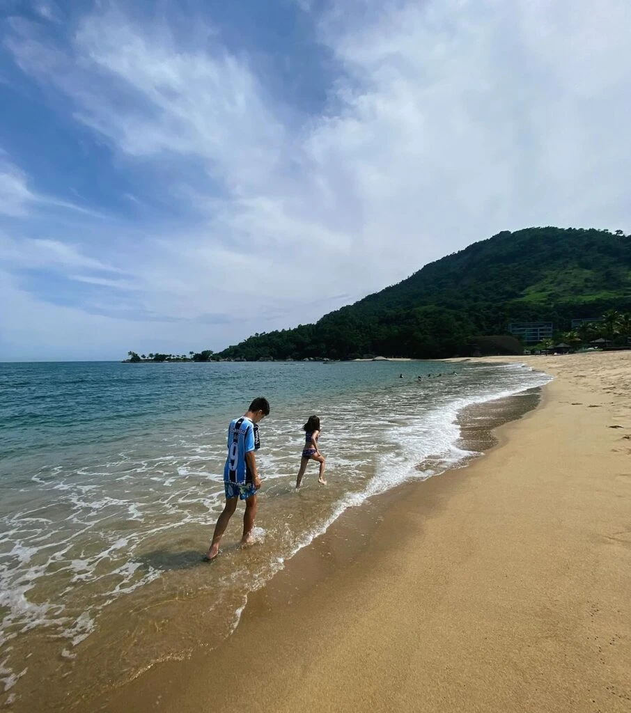 Las fotos de las vacaciones de Brenda Gandini y Gonzalo Heredia junto a sus hijos en Brasil
