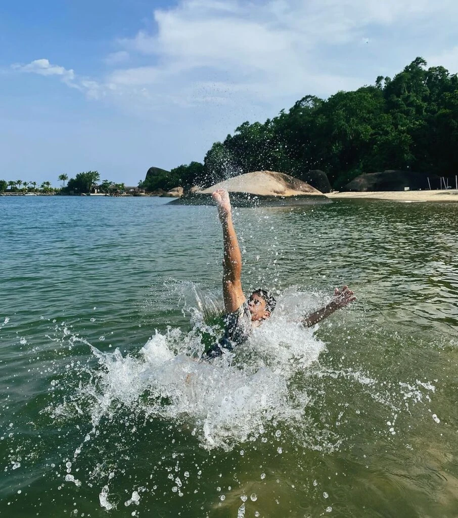 Las fotos de las vacaciones de Brenda Gandini y Gonzalo Heredia junto a sus hijos en Brasil