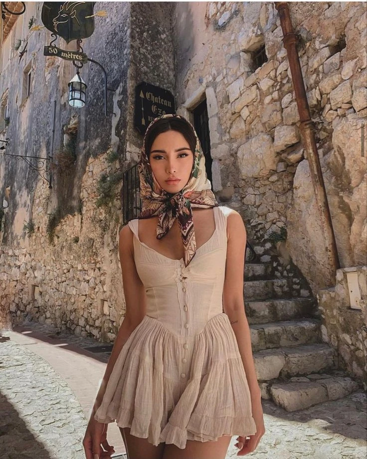 Alerta tendencia: Así se llevan los ‘low waist dress’, la prenda más chic del verano 2024