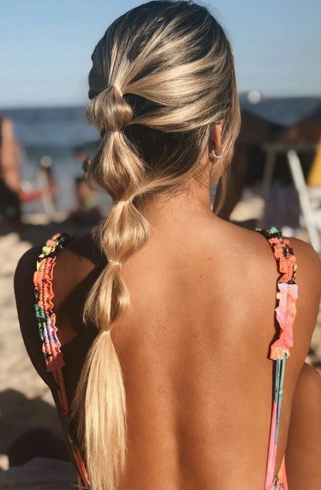 6 peinados ideales para ir a la playa con estilo (y cuidar el pelo)
