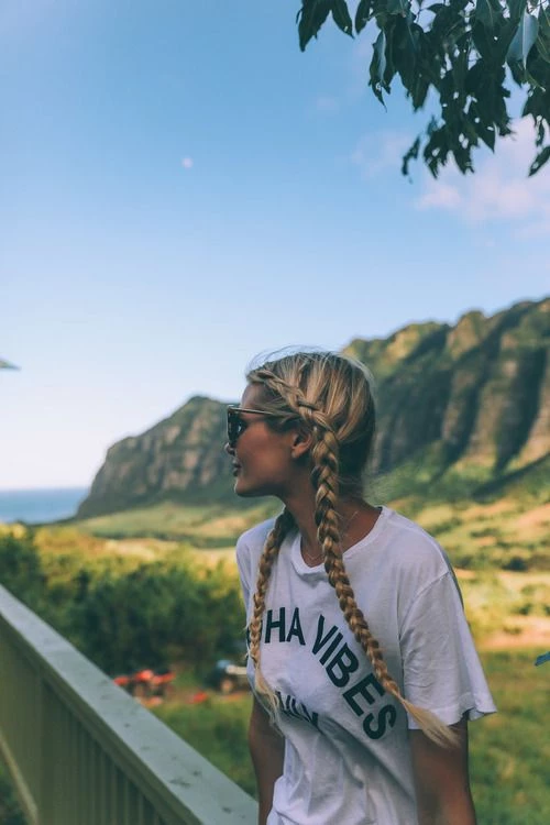 6 peinados ideales para ir a la playa con estilo (y cuidar el pelo)