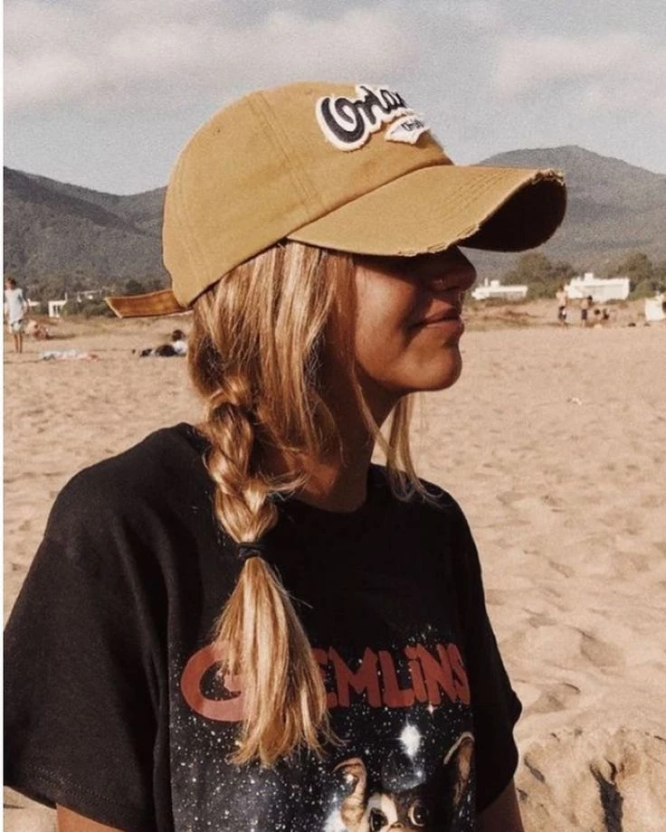 6 peinados ideales para ir a la playa con estilo (y cuidar el pelo)