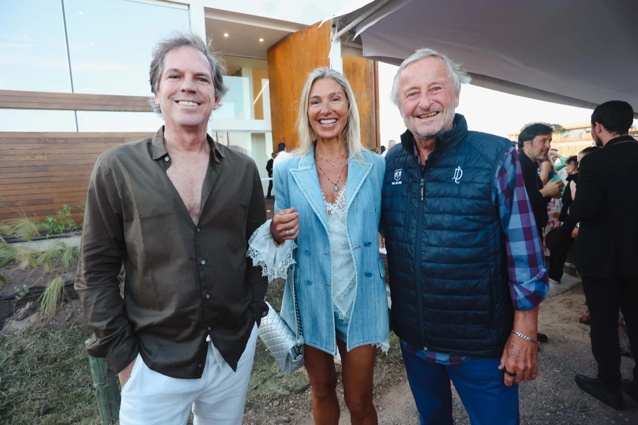 Alec Oxenford, Gabriela Castellani y Cristiano Ratazzi en la inauguración de la Fundación Cervieri Monsuárez