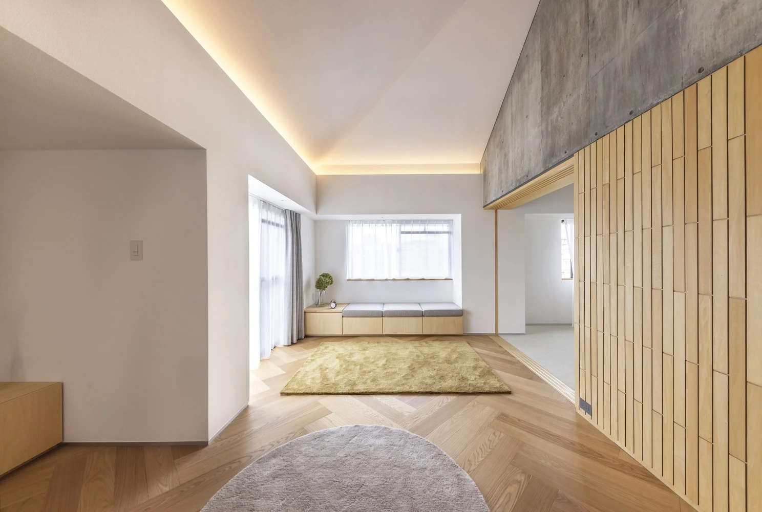 La interacción con los sistemas lumínicos es ahora más intuitiva que nunca gracias a interfaces de control de última generación.