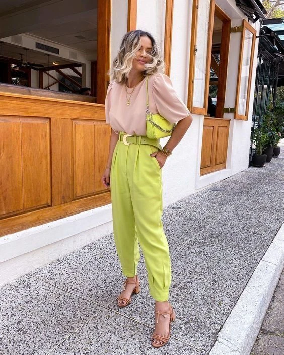 Nicole Neumann marca tendencia en las calles de Madrid con el verde menta, el color furor del 2024