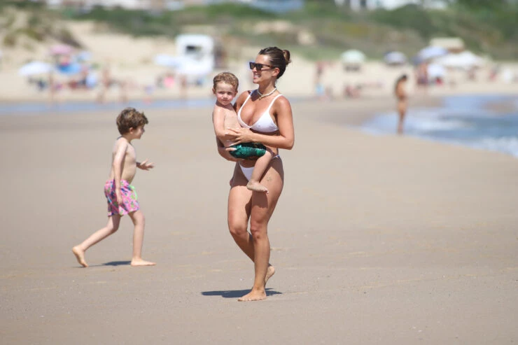 Las fotos de Cami Homs junto a su novio, José Sosa, en las playas de Punta del Este