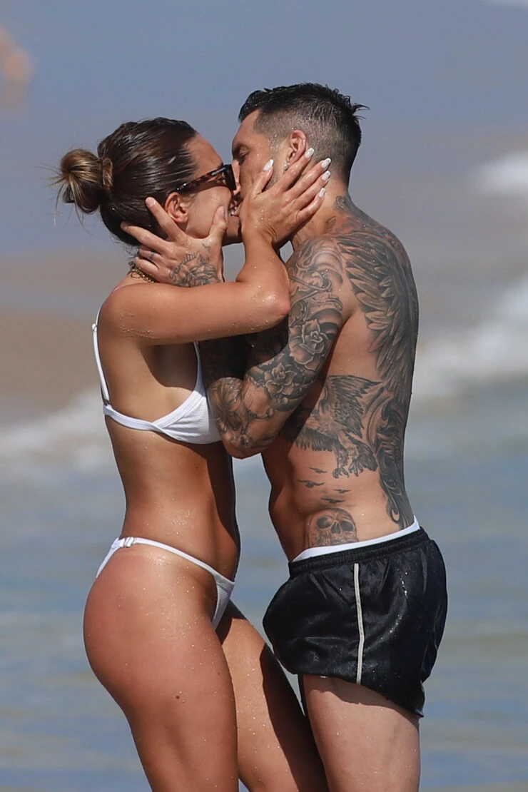 Las fotos de Cami Homs junto a su novio, José Sosa, en las playas de Punta del Este