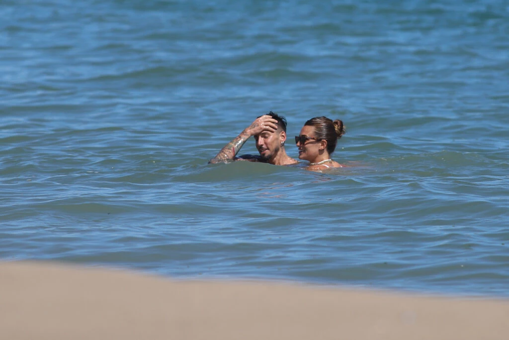 Las fotos de Cami Homs junto a su novio, José Sosa, en las playas de Punta del Este