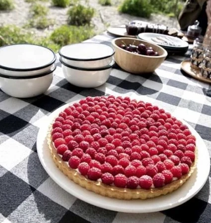 La tarta de frutos rojos con crema y dulce de leche que es un clásico en las vacaciones de Juliana Awada