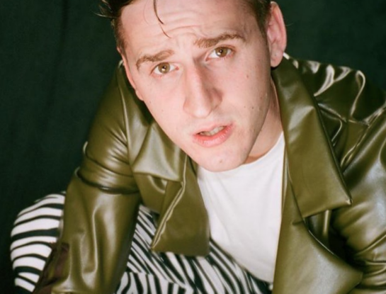 Quién es Louta, el cantante argentino que fundó la fiesta Bresh y actúa en "La sociedad de la nieve"