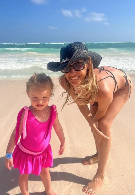 Pampita, de vacaciones en Cancún con sus hijos