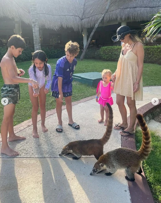 Pampita, de vacaciones en Cancún con sus hijos