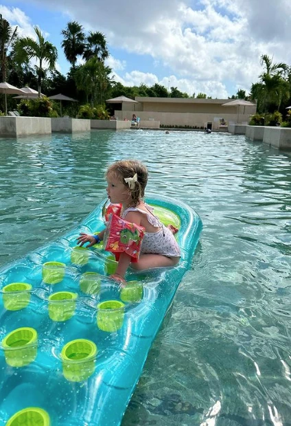 Pampita, de vacaciones en Cancún con sus hijos