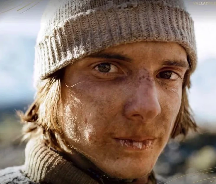 Matías Recalt como Cassena en "La sociedad de la nieve". Está nominado para los premios Goya