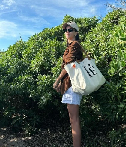 Zaira Nara con cap en Punta del Este. El look más canchero
