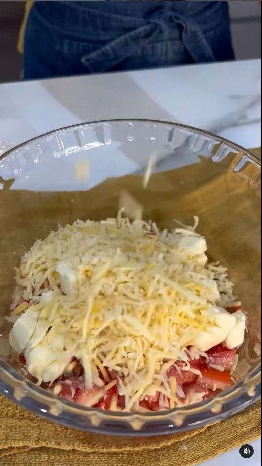 Tarta capresse con masa casera integral, receta de Jimena Monteverde