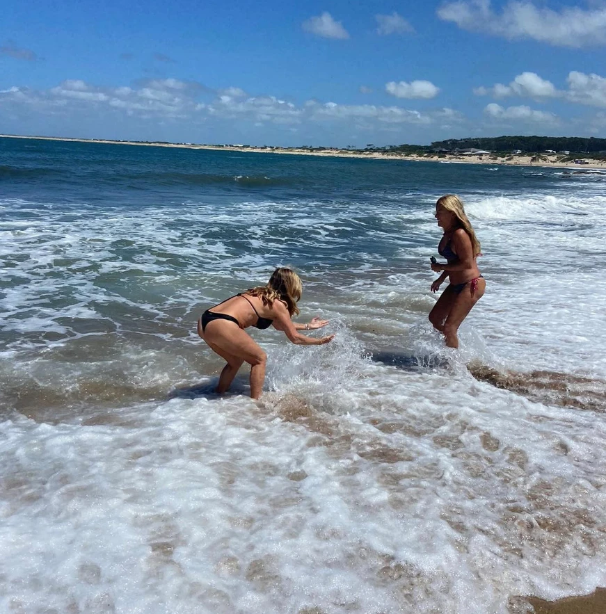 María Laura y María Emilia se divierten en Punta del Este
