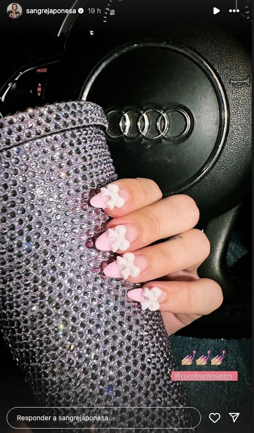 La China Suárez adoptó el look coquette en sus uñas