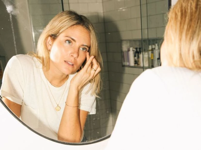 Cómo usar tu labial para cubrir las ojeras, el truco beauty que se viralizó en TikTok