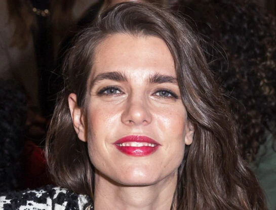 Charlotte Casiraghi tiene el tapado que nunca pasa de moda (y que amamos)