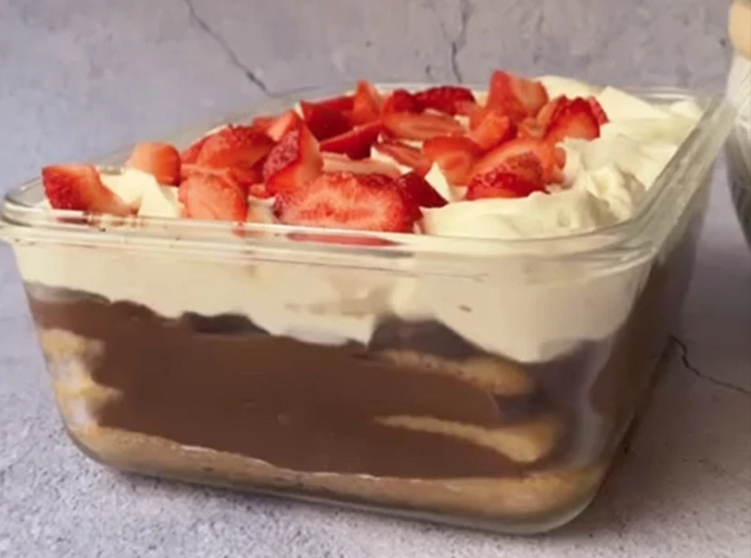 postre de vainillas y chocolate