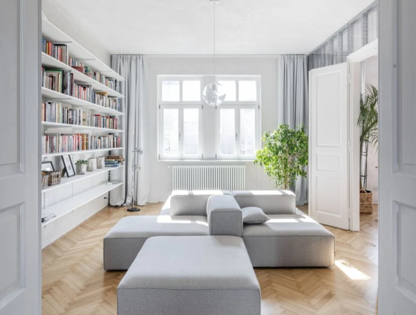 Un departamento amplio y abierto rediseñado para una familia numerosa