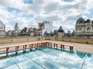 Cassará: el edificio con terraza mirador y vista a las construcciones más hispánicas de Buenos Aires