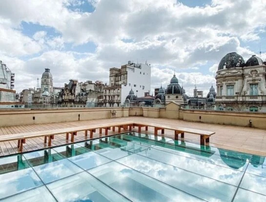 Cassará: el edificio con terraza mirador y vista a las construcciones más hispánicas de Buenos Aires