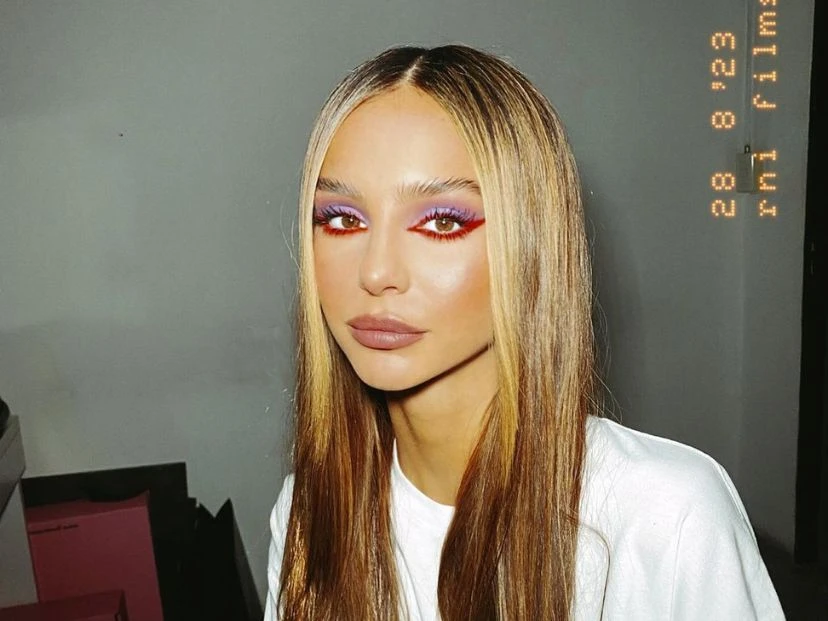 Juana Tinelli enamoradísima en el sur foto: ig