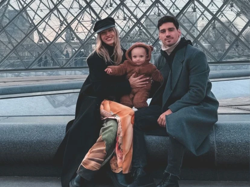 Las fotos del primer viaje de Vita, la hija de Cande Ruggeri, a París foto: ig