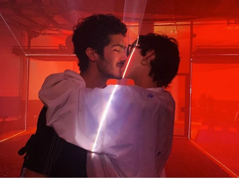 Úrsula Corberó subió una foto muy hot junto al Chino Darín foto: ig