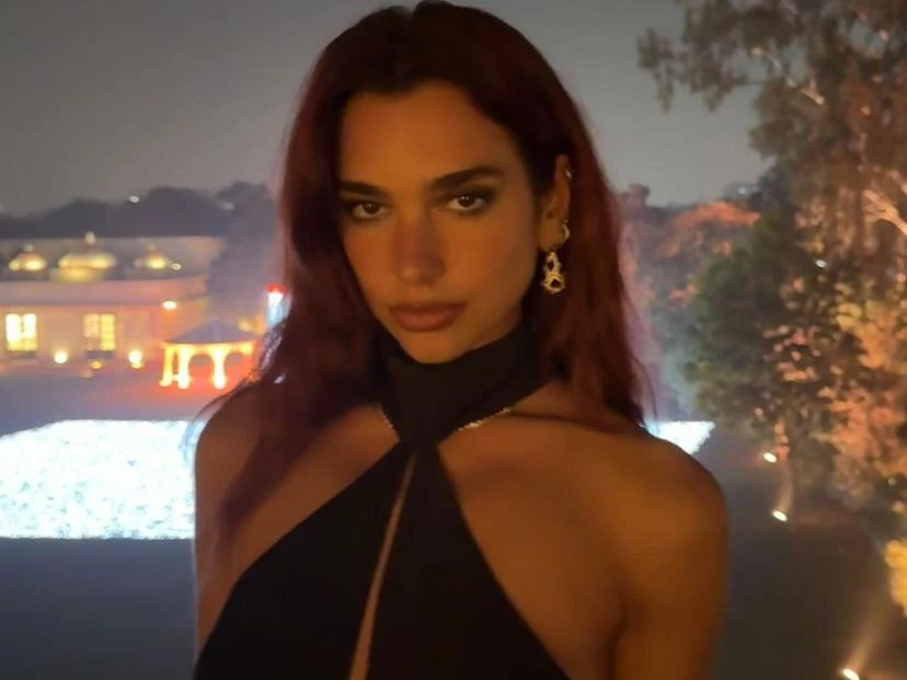 Dua Lipa arrancó el 2024 con un cambio de look radical