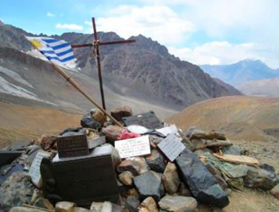 Furor por la excursión al Valle de las Lágrimas, el lugar donde cayó el avión de la tragedia de los Andes: cuánto sale y en qué consiste