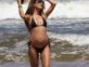 El look playero de futura mamá de Agustina Casanova en las playas de Punta del Este 