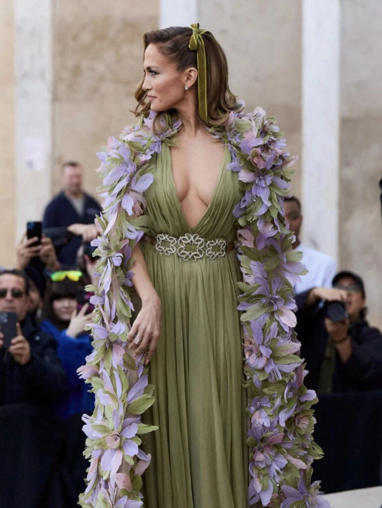 Estos son los mejores looks de street style de la Semana de la Moda de Alta Costura en Paris. Foto: @StreeTrends.  