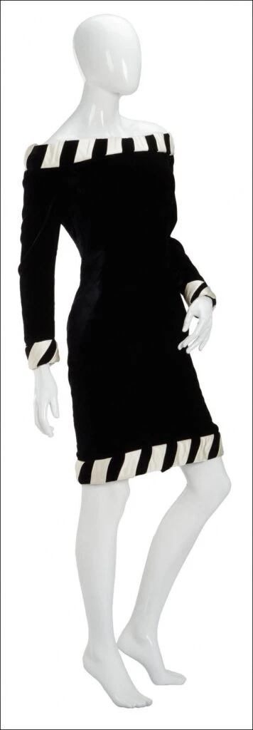 De un vestido de Lady Di a un traje de Grace Kelly y un look de Carrie Bradshaw subastan los diseños más icónicos de divas y royals