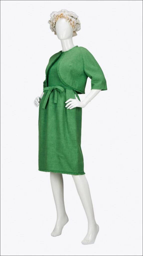 De un vestido de Lady Di a un traje de Grace Kelly y un look de Carrie Bradshaw subastan los diseños más icónicos de divas y royals