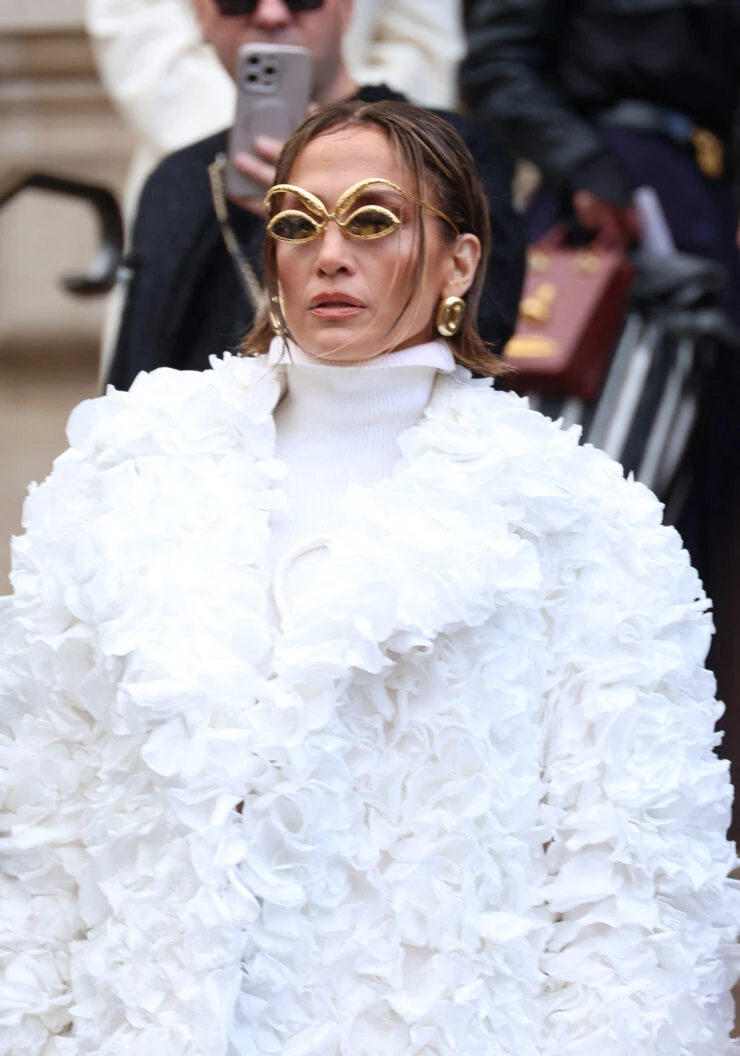 El increíble cambio de look de Jennifer Lopez para la Semana de la Alta Costura