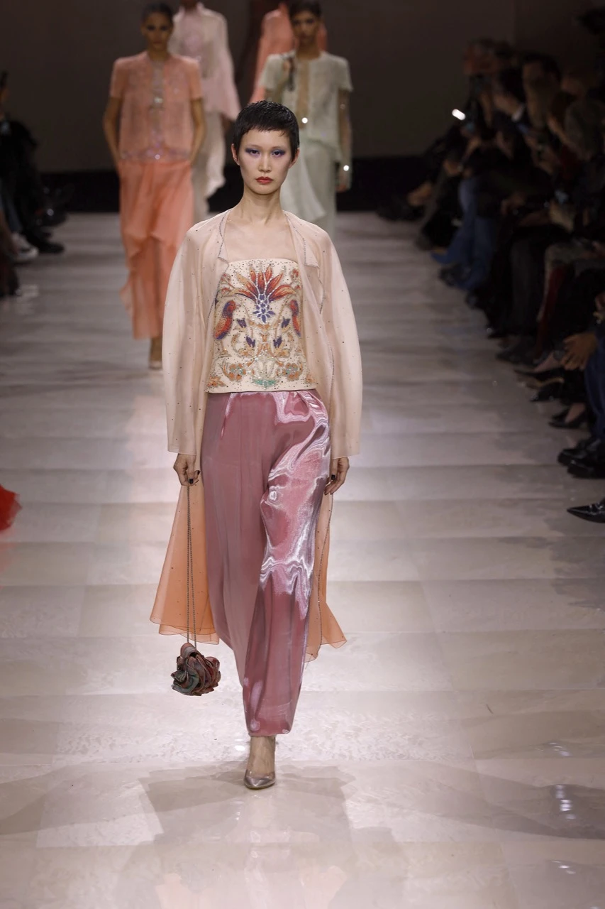 Desfile Giorgio Armani "colección Alta Costura primavera Verano 2024"