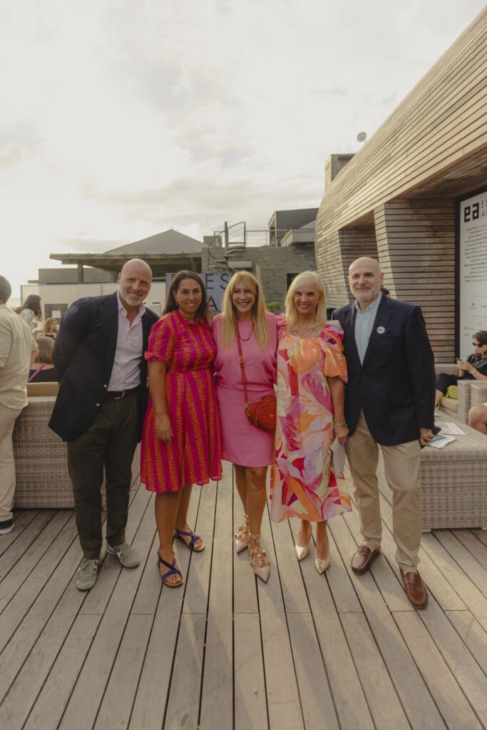 Gerónimo Escudero, Laura Bardier, Amalita Amoedo, Beatriz Argimon y Fabián Kreplak en la ceremonia de premiación del Premio Laetitia a la Filantropía de Este Arte