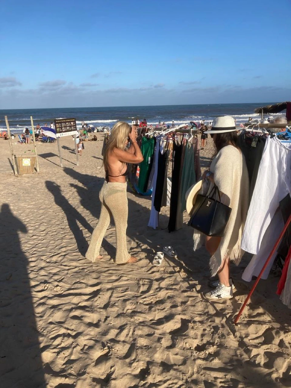 Graciela Alfano se compró el ítem de moda de la temporada en la playa