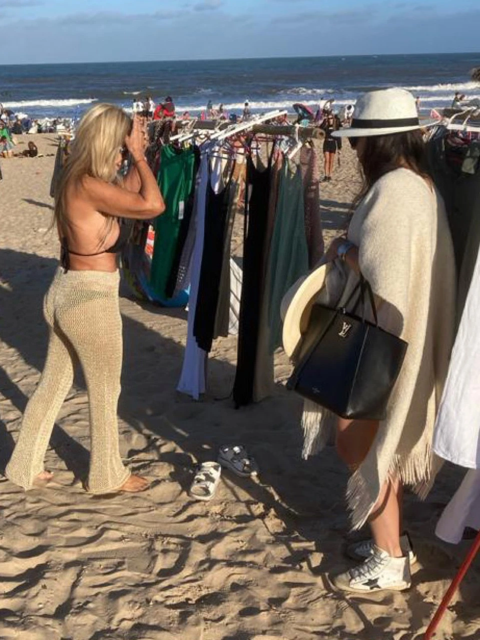Graciela Alfano se compró el ítem de moda de la temporada en la playa