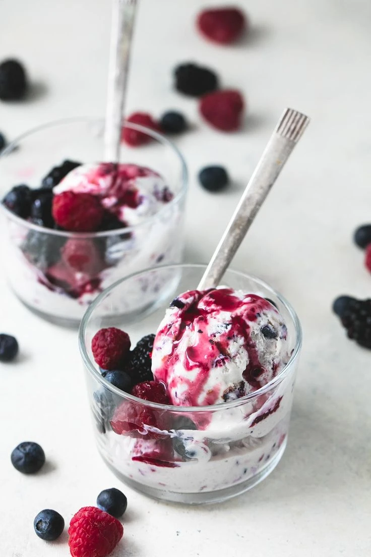 helado-de-yogurt-y-frutos-rojos