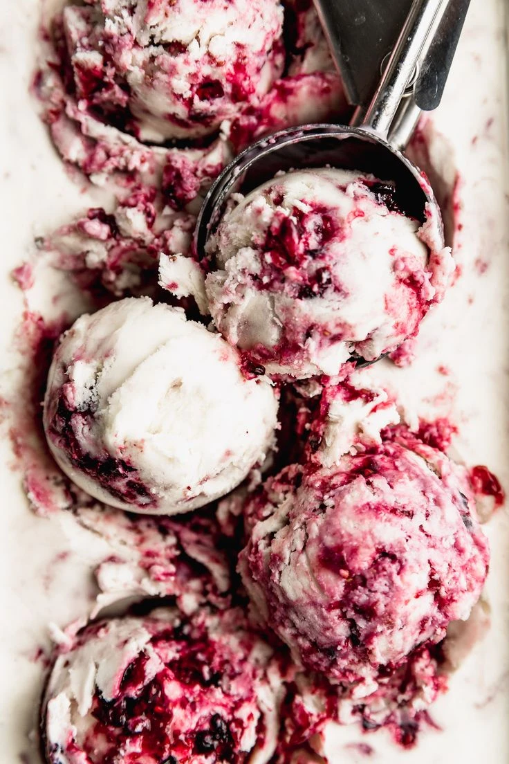 helado-de-yogurt-y-frutos-rojos