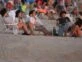 Las fotos de Lali Espósito tomando mate en las playas de Punta del Este junto a Vera Spinetta