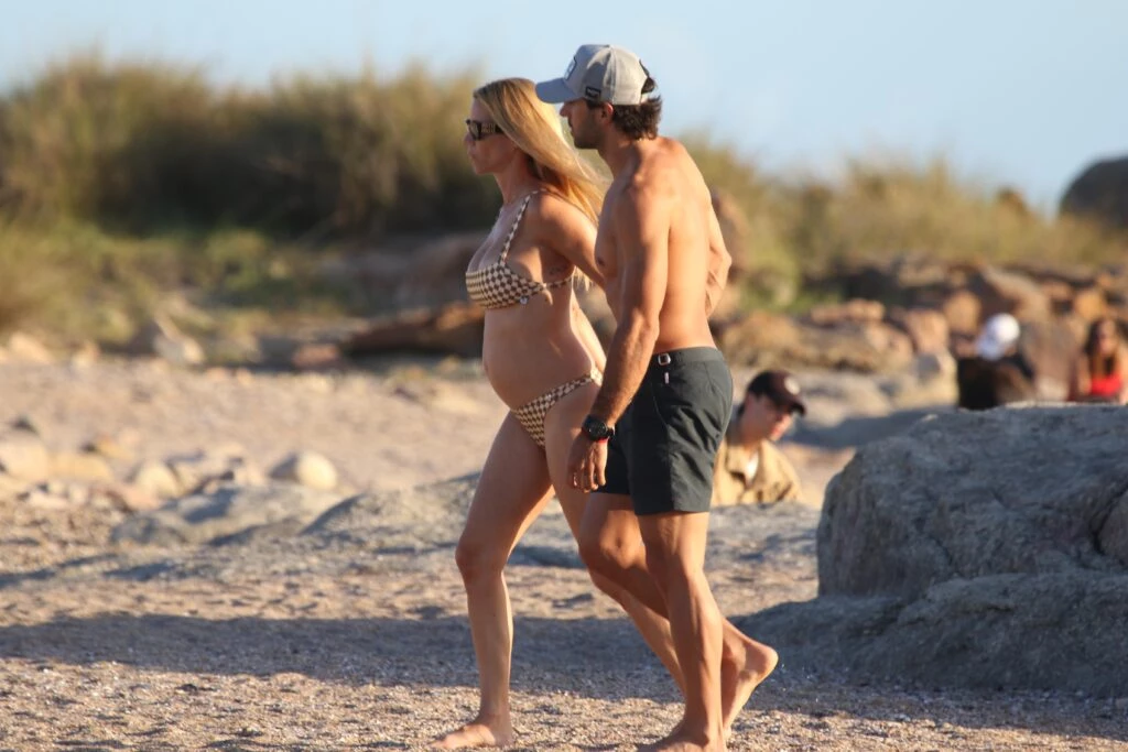 Nicole Neumann y Manu Urcera disfrutaron de las playas de Punta del Este con las hijas de ella, Allegra y Sienna Cubero.