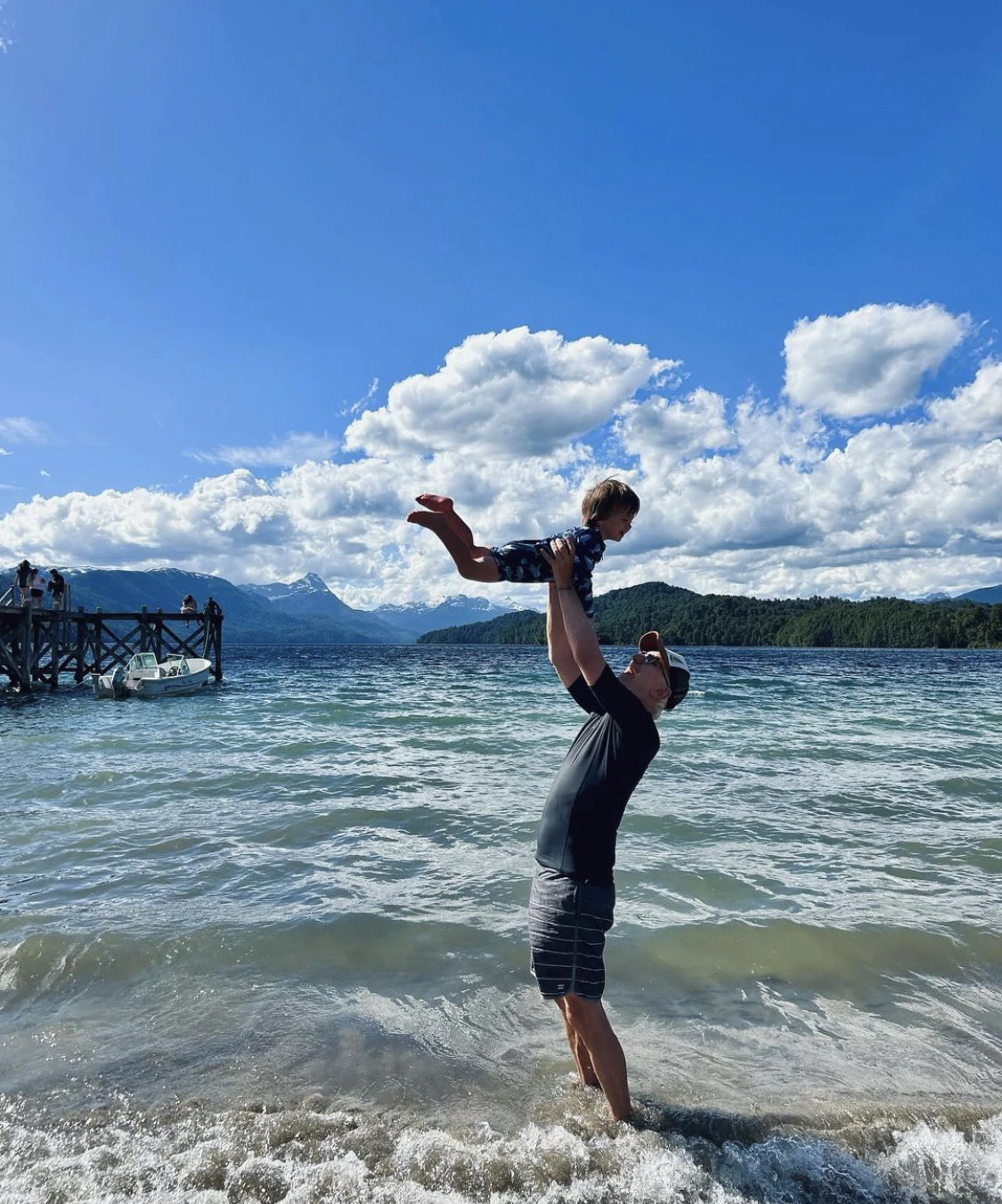Las fotos de las vacaciones de Andy Kusnetzoff con su familia en el sur argentino