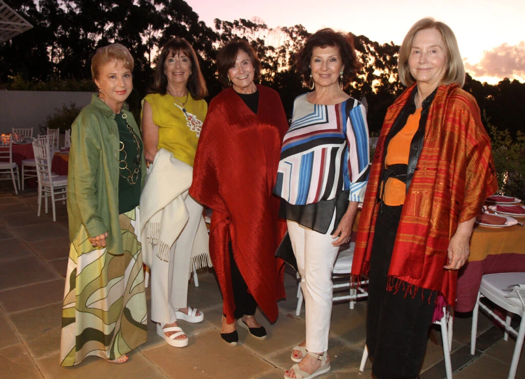 Leda Karagozian, Estela Gaibisso, Chantal de Erdozain Comision Directiva Amigos del Moderno, Nora Marsellan y Emily Brown